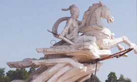 Bản gốc tượng đài Thánh Dóng bị phá nát