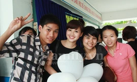 Tâm Tít cùng fan Backstreet Boys lập kỷ lục Guiness