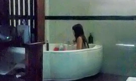  Phát hiện 3 tiếp viên massage “tắm tiên” với khách