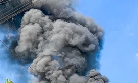 Cháy kho hàng, hàng chục hộ dân sơ tán 