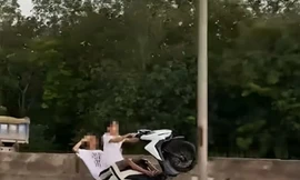 Khởi tố nhóm thanh niên bốc đầu xe máy, quay clip đưa lên mạng xã hội 