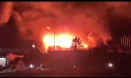 Đang cháy dữ dội trong khu công nghiệp Bàu Xéo ở Đồng Nai