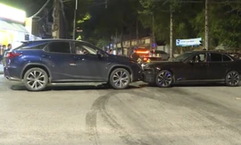  Bắt tạm giam hai tài xế cố tình đối đầu ô tô trên phố