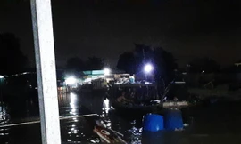  Nổ súng trấn áp 8 thuyền khai thác cát trái phép