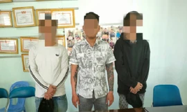 Tạm giữ nhóm thanh niên mang nhiều súng đạn, công cụ hỗ trợ đi bát phố