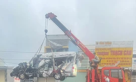 Hai ô tô đối đầu trên quốc lộ, 4 người tử vong 