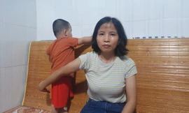 Cô giáo mầm non tát trẻ 31 cái trong giờ ăn