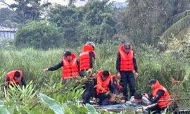 Hàng chục cảnh sát bao vây bắt ghe hút cát trên sông Đồng Nai 