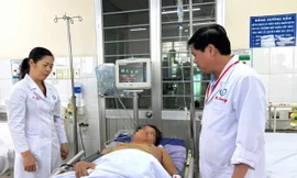 Mang súng bắn bạn nhậu nhập viện 