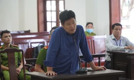 Giám đốc gọi giang hồ vây xe chở công an nhận thêm 3 năm tù về tội trốn thuế