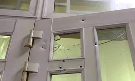 Truy tìm đối tượng lạ mặt nổ súng bắn vào nhà dân