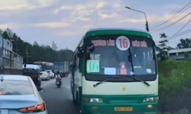 Xe buýt chạy ngược chiều trên quốc lộ 1 ở Đồng Nai