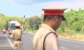 CSGT Đồng Nai tố sếp 'can thiệp xử lý xe vi phạm': Tạm đình chỉ 2 trung tá