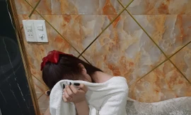 Nữ nhân viên massage khỏa thân kích dục cho khách ở Đồng Nai