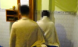 Cảnh sát hình sự 'sờ gáy' loạt cơ sở massage để nhân viên nữ 'tắm tiên' cùng khách