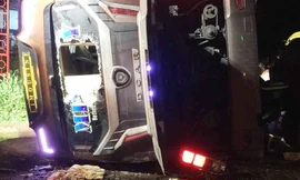 Lật xe khách ở Đồng Nai, 19 người thương vong