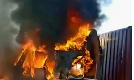 Cháy xe container trên cao tốc TPHCM – Long Thành – Dầu Giây, kẹt xe kéo dài hàng km