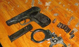 Thiếu nợ cờ bạc, mua súng cướp tiệm vàng