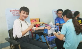 Người đẹp, sinh viên nói gì về ngày hội Chủ nhật Đỏ?