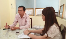 Chàng trai trẻ gỡ khó thủ tục hành chính cho người dân Sài Gòn