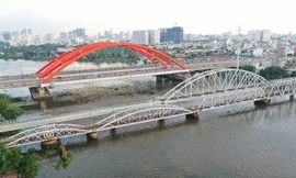 Bay trên cao ngắm cây cầu sắt 117 năm tuổi ở Sài Gòn sắp tháo dỡ