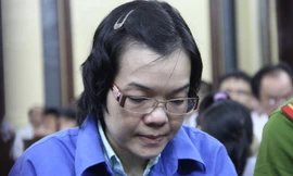 Bị cáo Huỳnh Thị Huyền Như trong phiên tòa chiều 15/12. Ảnh Việt Văn