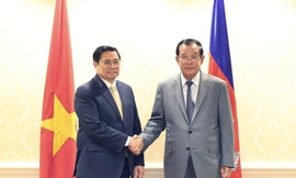 Thủ tướng Phạm Minh Chính gặp Thủ tướng Campuchia Hun Sen tại Washington 