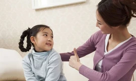 Bên cạnh những cô bạn gái xinh xắn trên lớp, anh mong em cũng sẽ nhớ về Mẹ