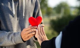 Con người không bị quấy rầy bởi hoàn cảnh, mà bởi cách mà họ nhìn chúng