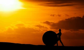 Chiếc xe có động cơ tự động vẫn chạy bền hơn chiếc xe do người khác đẩy, phải không em?