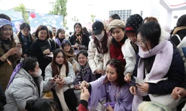 Dòng người đổ về concert Anh trai, xếp hàng từ sáng sớm