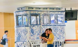 15.000 mảnh gốm ghép thành toa tàu điện ở tuyến metro Nhổn - ga Hà Nội