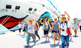 Khách quốc tế đến Việt Nam trong tháng 11 cao nhất từ đầu năm