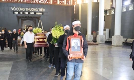 Phút tiễn biệt họa sĩ Tôn Đức Lượng 