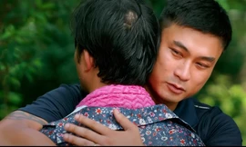 'Làng trong phố' tập 4: Hoài (Trần Vân) dặn Hiếu (Duy Hưng) phải giữ mình 