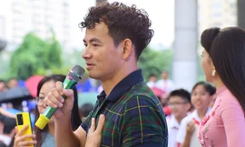 NSND Xuân Bắc giao lưu với 1.500 học sinh tại chương trình 'Cùng Tiền Phong nâng bước em tới trường'