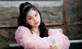 Nhan sắc ngọt ngào của 'tân binh' 15 tuổi vừa gia nhập làng giải trí xứ Hàn