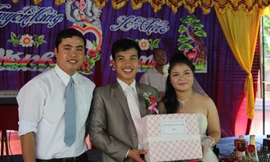 Những đám cưới ba không