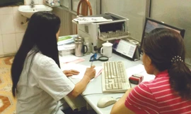 Ngày nào cũng có bệnh nhân dị ứng mỹ phẩm nhập viện da liễu	Ảnh: Thái Hà