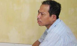 Lừa bắt phụ nữ bán rau về nhà hãm hiếp