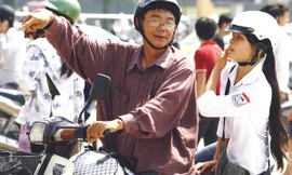 Điểm mới của tuyển sinh ĐH-CĐ năm nay, thí sinh thuộc diện hộ nghèo theo nghị định của Chính phủ sẽ nhận được nhiều ưu tiên, trong đó có việc được xét tuyển thẳng Ảnh: Hồng Vĩnh