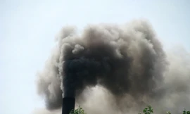 Khói bụi độc đổ trên đầu nhà dân