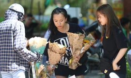 Nhộn nhịp thị trường hoa, quà tặng ngày 20-10