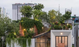 Kỳ lạ ngôi nhà dùng cả công viên làm mái