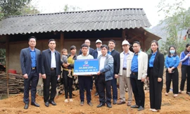 Thanh niên Ban Tổ chức Trung ương Đảng xây tổ ấm cho người nghèo Tuyên Quang