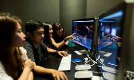 Đạo diễn Nguyễn Quang Dũng và diễn viên Hồng Ánh ngồi ‘ghế nóng’ cuộc thi làm phim dành cho teen