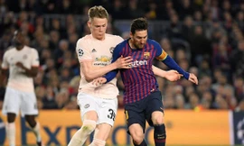 Tiền vệ M.U vật vã săn áo đấu của Messi