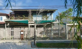 Ngôi nhà 'lột xác' nhờ làm vườn treo thay mặt tiền