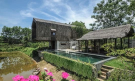 Không có điều hòa, nhà bên hồ ở Đà Nẵng vẫn mát mẻ nhờ lớp vỏ bằng tre