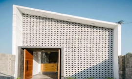 Nhà ống mái nghiêng đơn giản mà siêu đẹp và ít tiền của vợ chồng trẻ ở Kon Tum gây 'sốt'